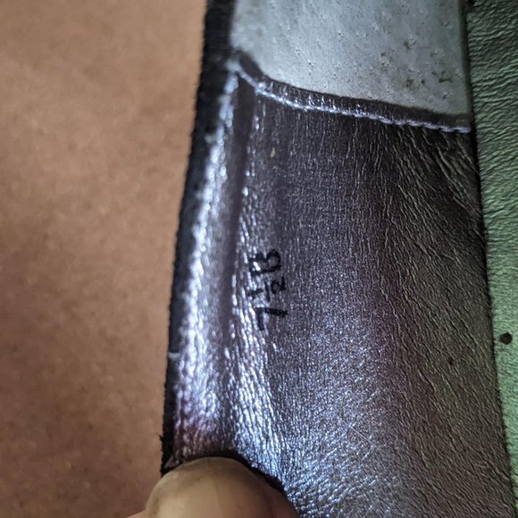 Velvety vintage 80s suede low pump with unique curved heel - Picture 10 of 10